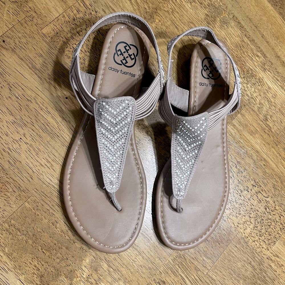 DAISY FUENTES Nude Vegan Pearl Rhinestone Stretchy Sandals Size 10